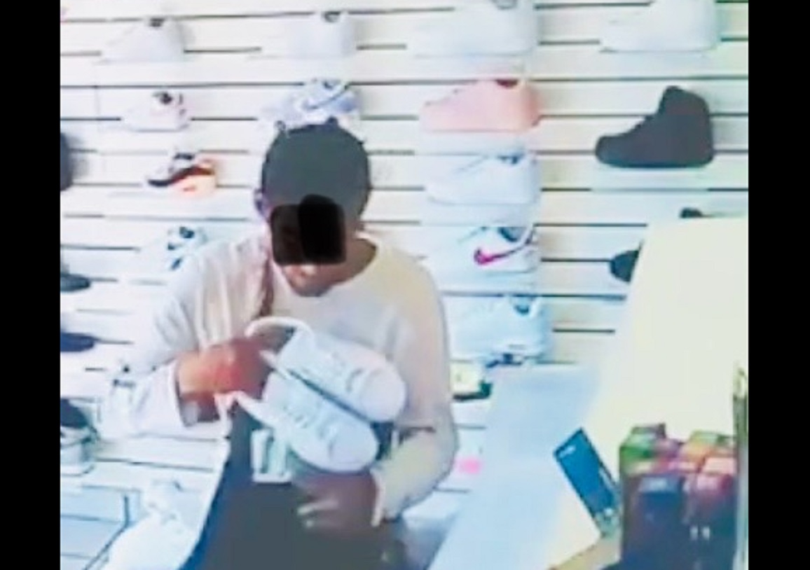 Captan en Atlixco al roba-tenis dentro de una tienda