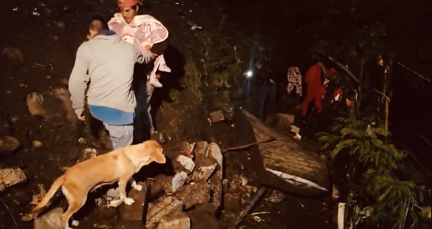 Una adolescente lesionada y mascotas muertas dejan lluvias en Tianguismanalco