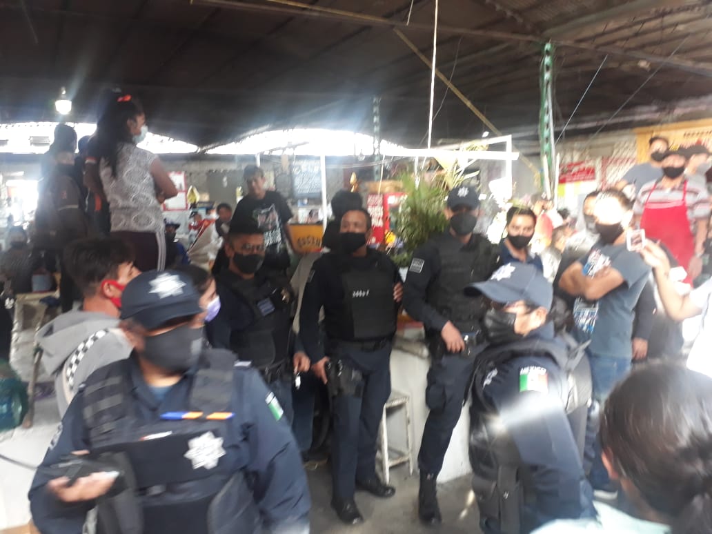 Ambulantes apedrean a funcionarios municipales en Atlixco