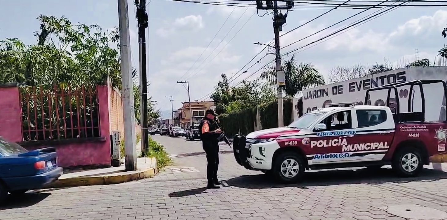 En Atlixco detienen a trío por robo de auto partes