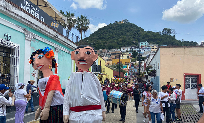 Fiesta completa en Atlixco por convite del Tontli y pega del bando patrio