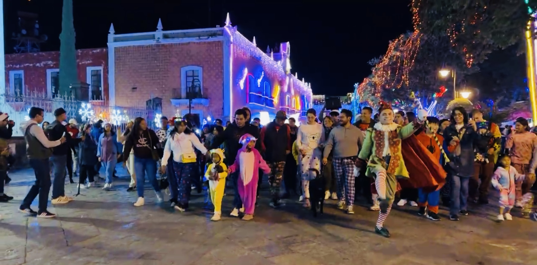 Llevan a cabo en Atlixco tercera edición de la pijamada de la Villa Iluminada 