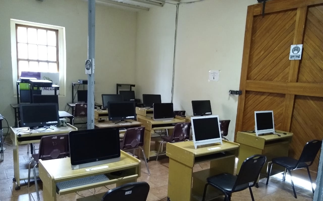 Niños sin acceso a internet toman clases en biblioteca de Atlixco