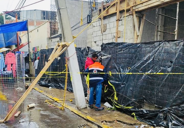 Alertan riesgo por obra de construcción en el tianguis regional de Atlixco