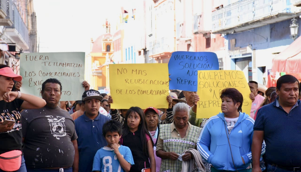 Por irregularidades protestan locatarios en mercado de Atlixco