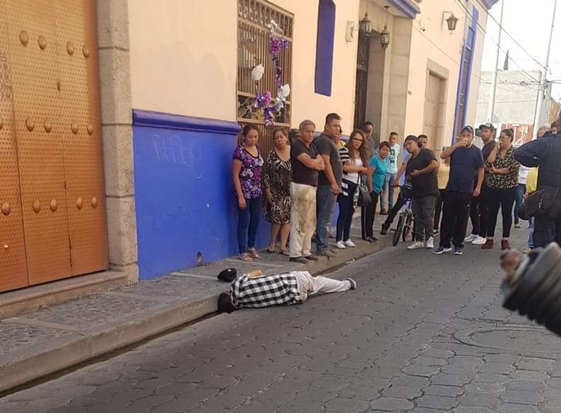 Balean a hombre en pleno centro de Atlixco