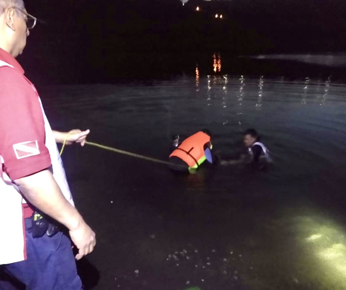 Rescatan cuerpo de Jasiel, adolescente ahogado en la laguna de Aljojuca