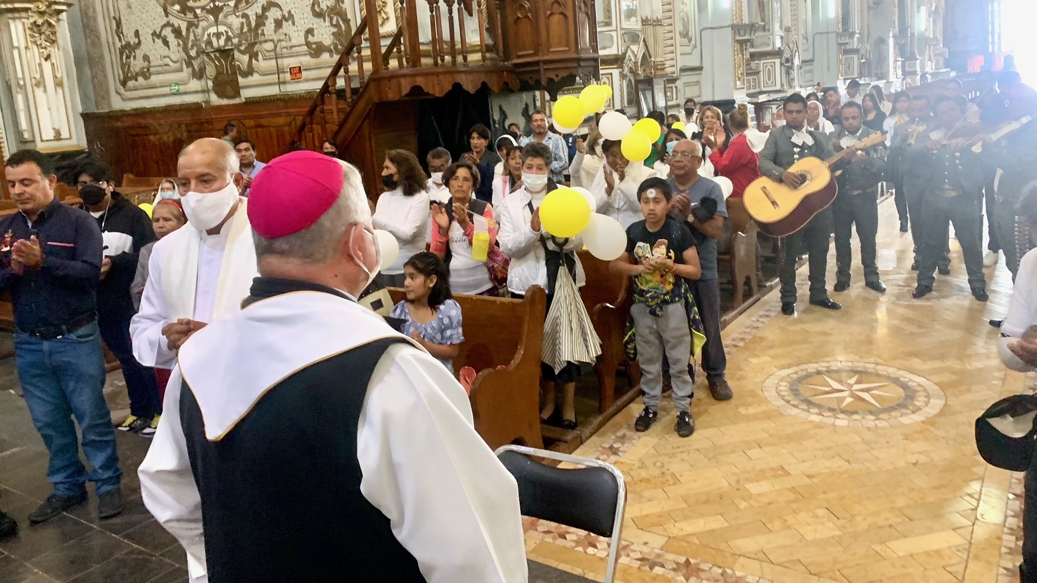 Iglesia católica debe apoyar a migrantes que pasan por México, pide el arzobispo