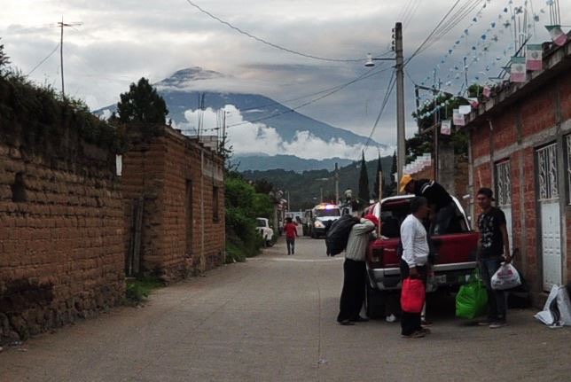 Detectan tremor pobladores cercanos al volcán Popocatépetl
