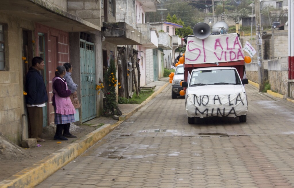 A frenar el saqueo del país llama la Caravana por la Vida en Ixtacamaxtitlán