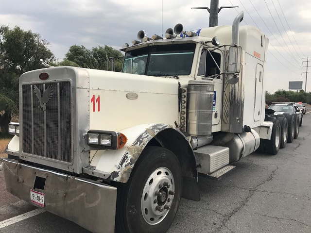 PFP asegura camión cargado con 6 mil litros de gasolina robada