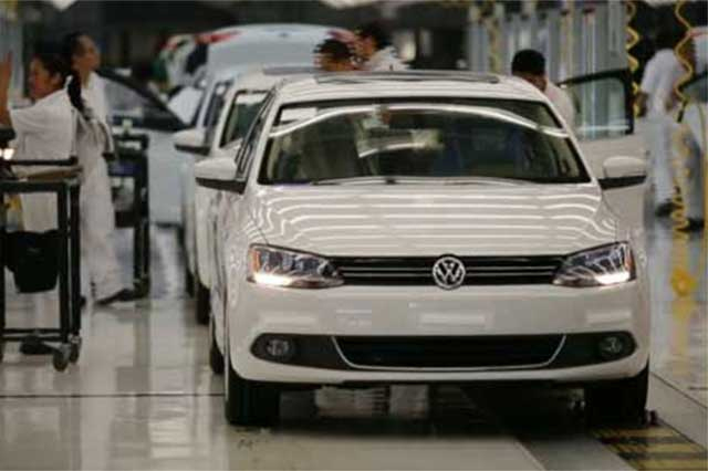 Cae Volkswagen a niveles de producción de 2010