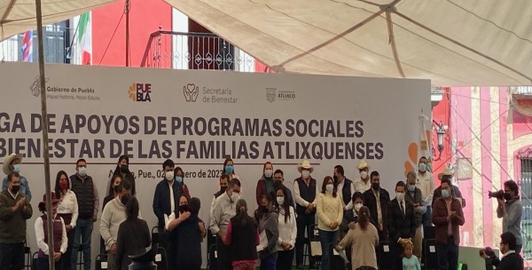 VIDEO Familias de Atlixco reciben apoyos de programas sociales del gobierno estatal