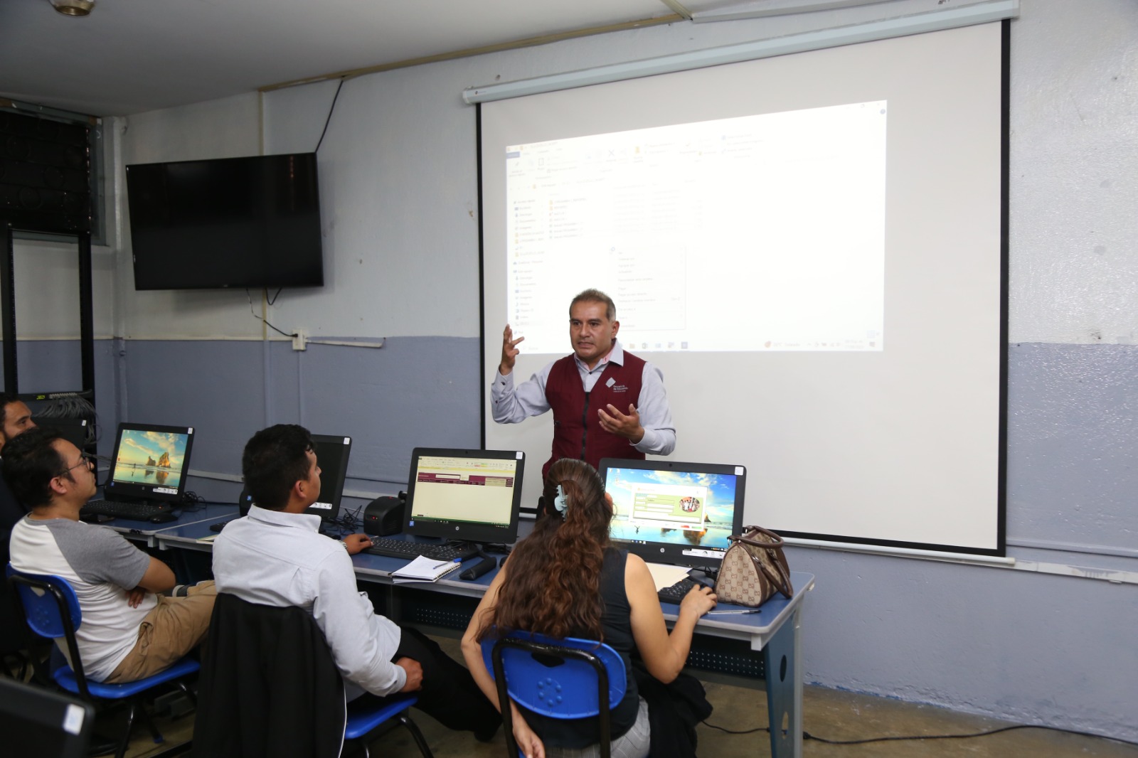 Convoca SEP a docentes de básica y media superior a cursos de formación