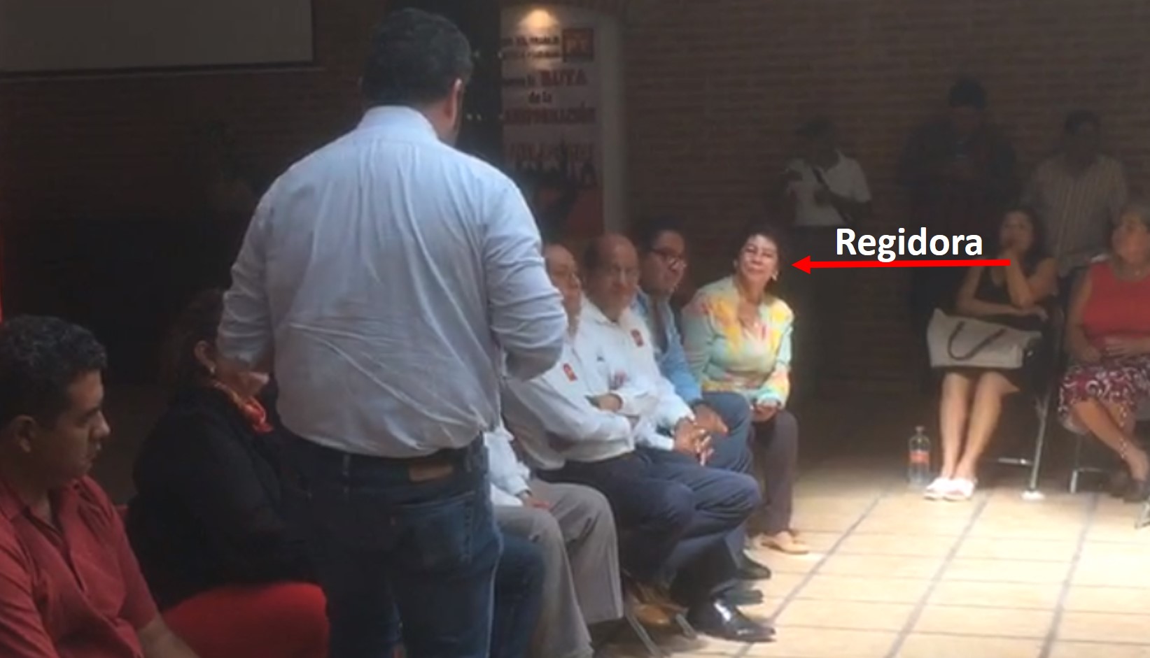 Denuncian a regidora de Izúcar por hacer proselitismo a favor del PT