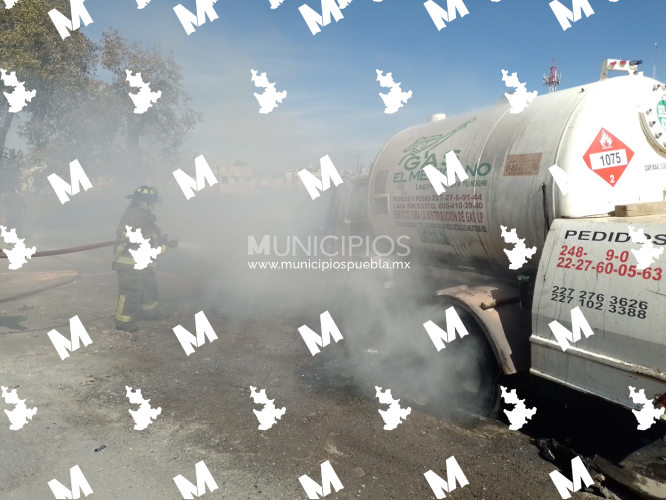 Se incendia una pipa de gas en Texmelucan