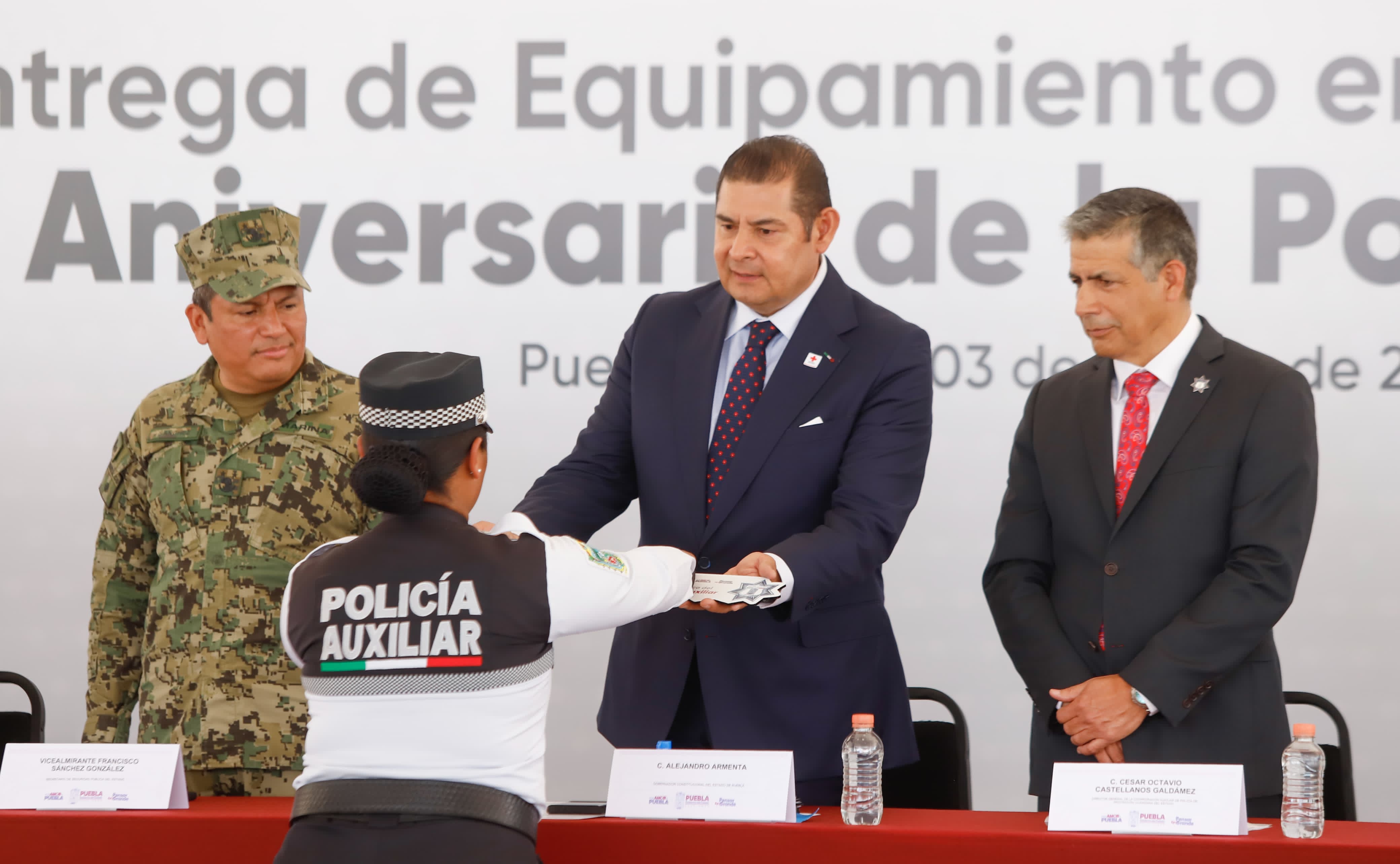 Vivienda y mejores prestaciones para la policía auxiliar y estatal: Armenta