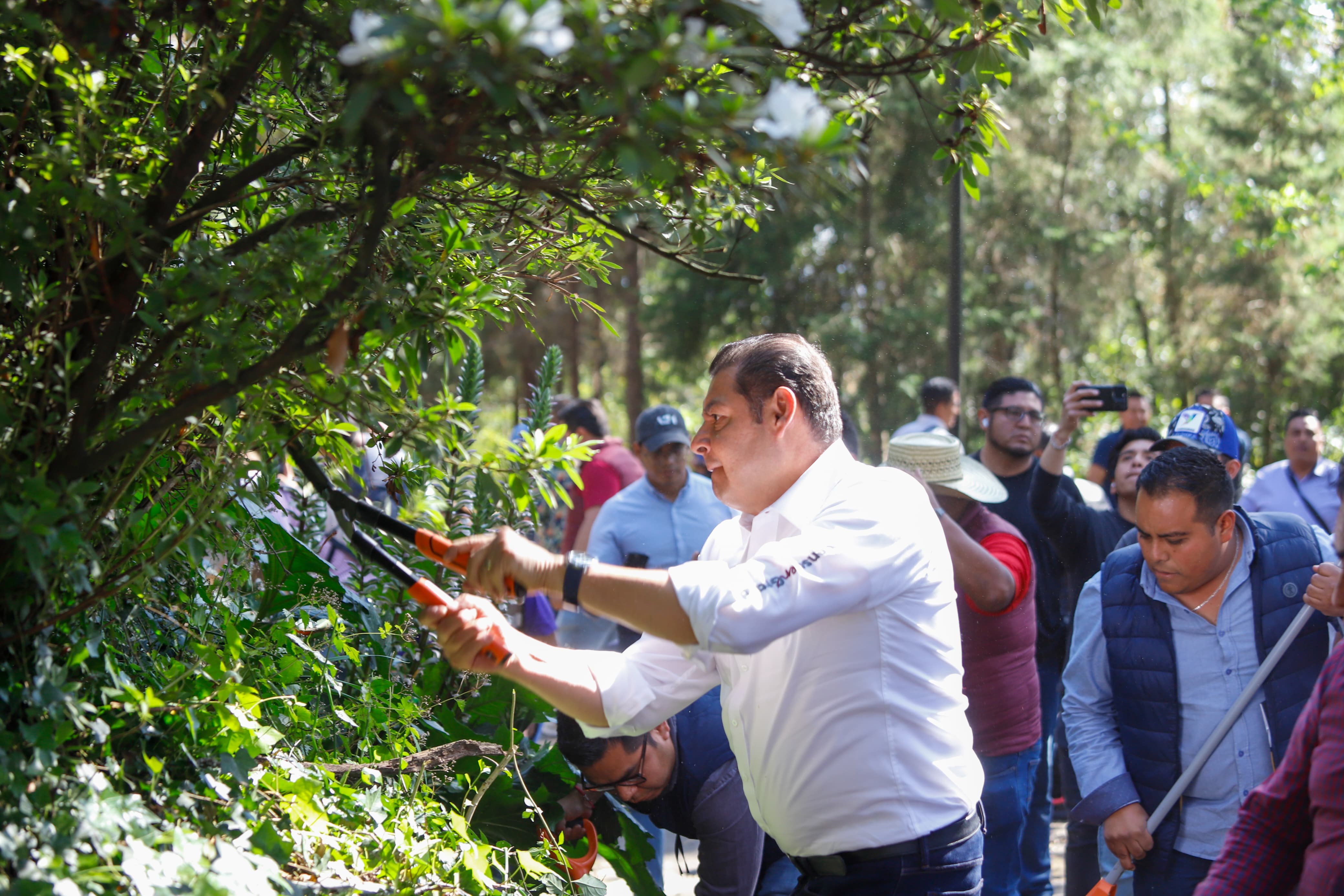 En Teziutlán, décima faena comunitaria rescata espacios públicos y valores