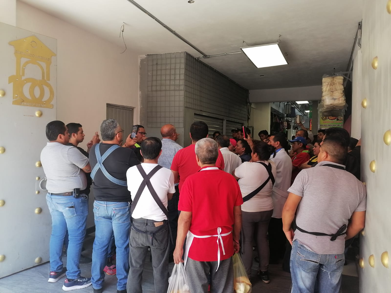 Comerciantes del mercado de Texmelucan se oponen a llegada de empresas de gas