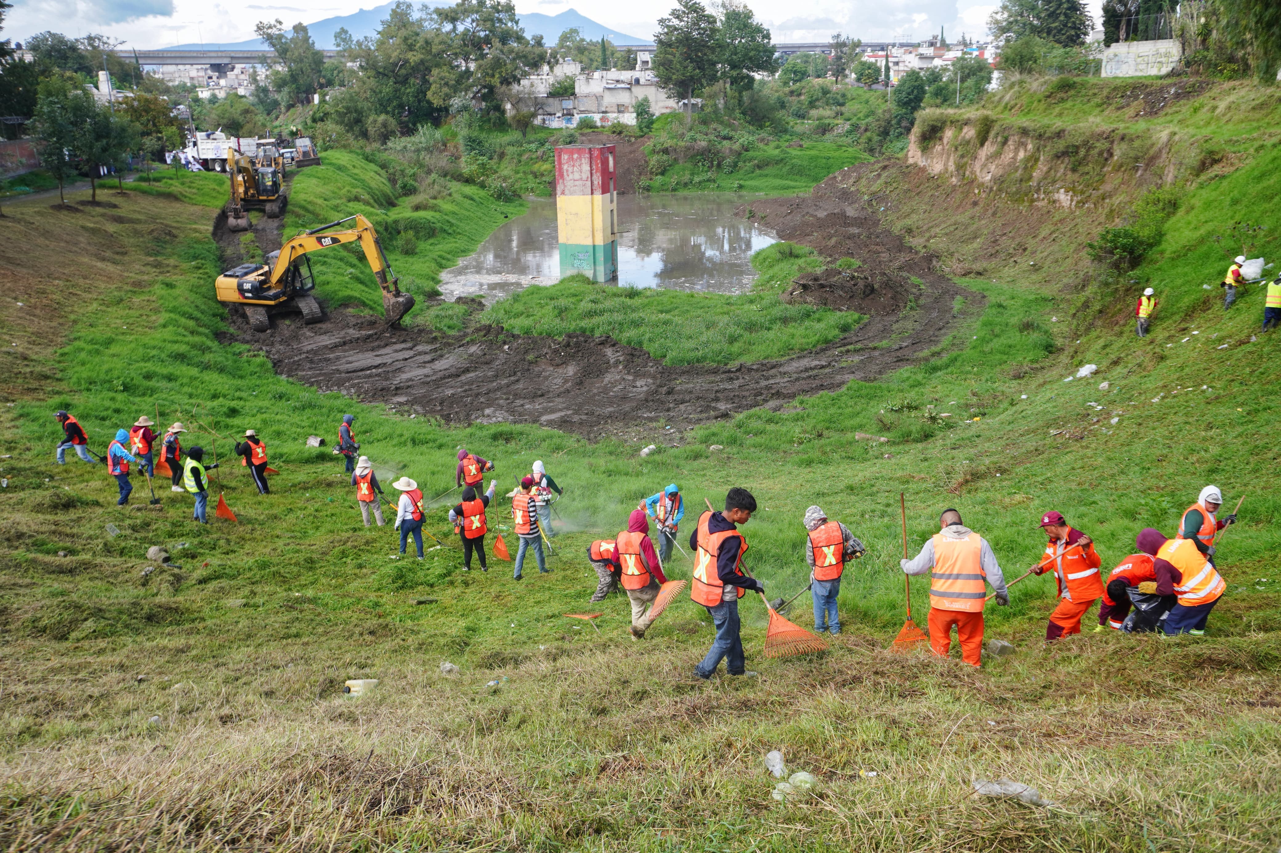 Supervisa Chedraui trabajos de desazolve y limpieza en vasos reguladores, barrancas y ríos