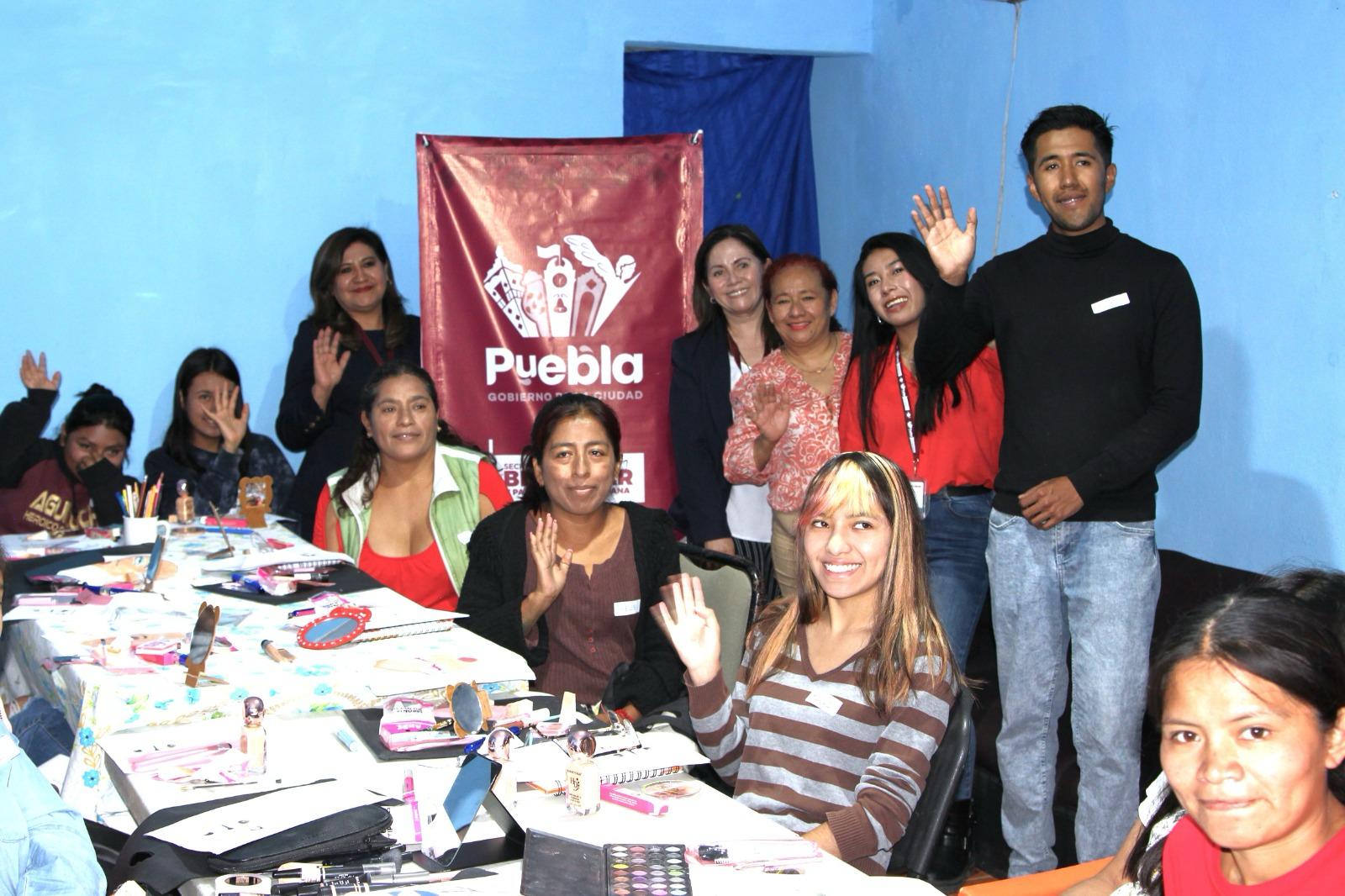 Promueve Puebla capital desarrollo de mujeres en la Romero Vargas con cursos de autoempleo