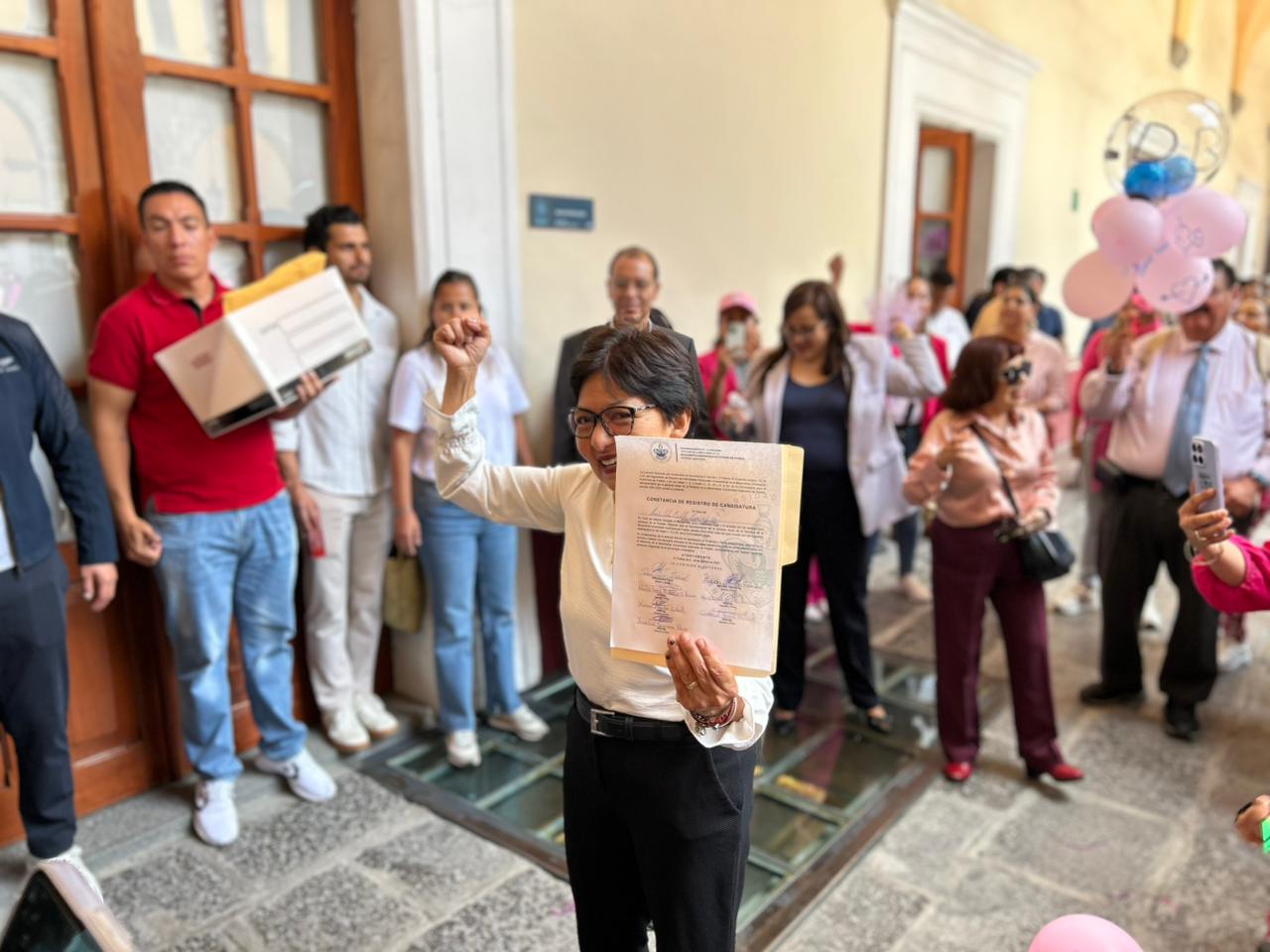 Obtiene Cedillo constancia de registro para buscar reelegirse como rectora de la BUAP