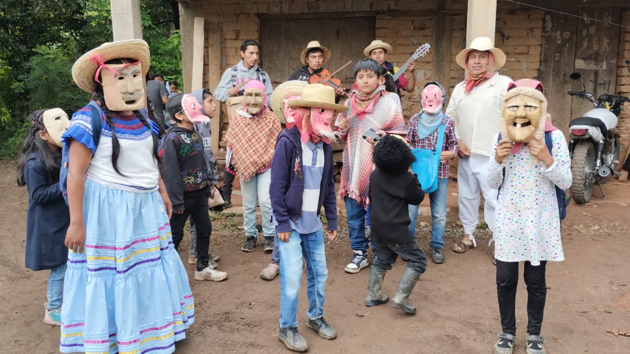 Participan 12 mil estudiantes en proyectos educativos para preservar lenguas indígenas: SEP