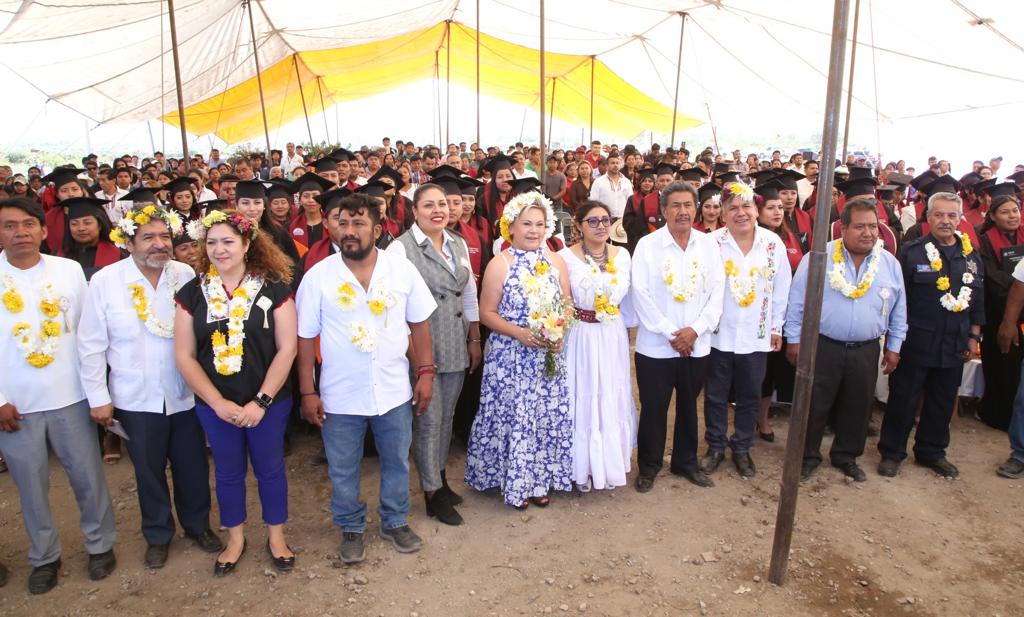 Concluye primera generación de licenciatura en Lengua y Cultura en Tlacotepec: SEP