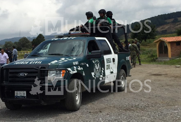 Un muerto deja balacera entre chupaductos y policías en la Puebla-Orizaba