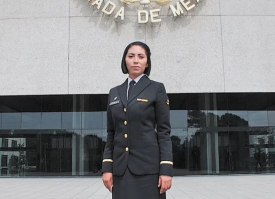 La teniente mexicana que estudiará medicina aeroespacial en Londres
