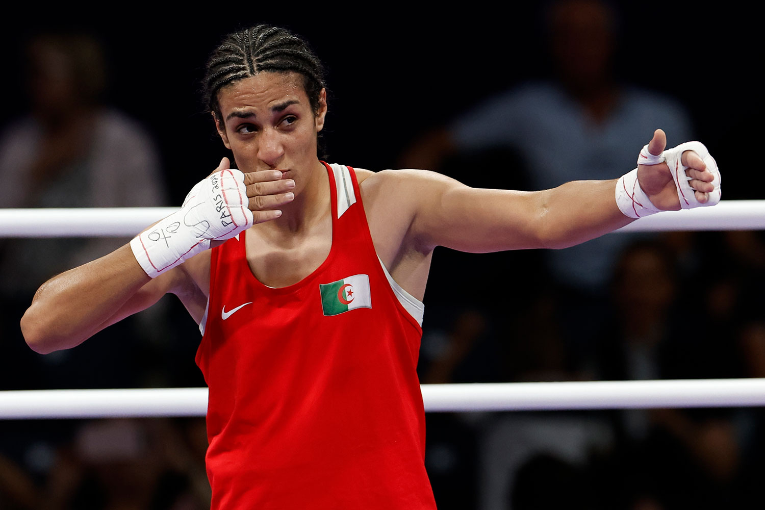 Boxeadora Imane Khelif presenta denuncia por ciberacoso en París