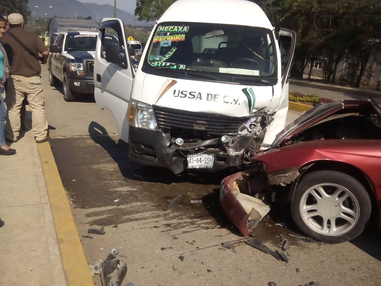 Deja siete heridos choque de colectivo en Huauchinango