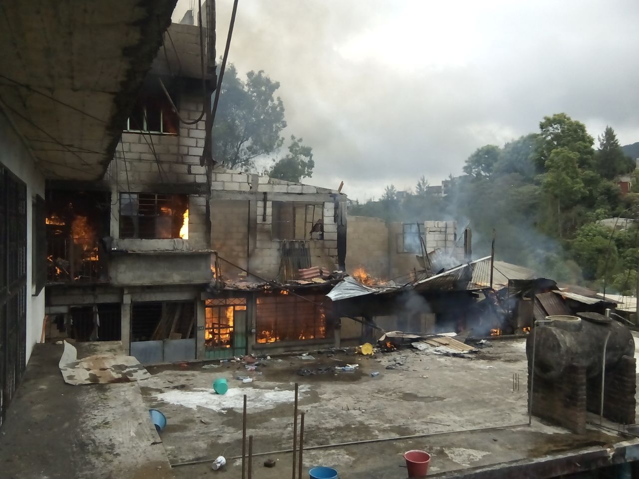 Incendio destruye 10 casas y deja damnificados en Xicotepec