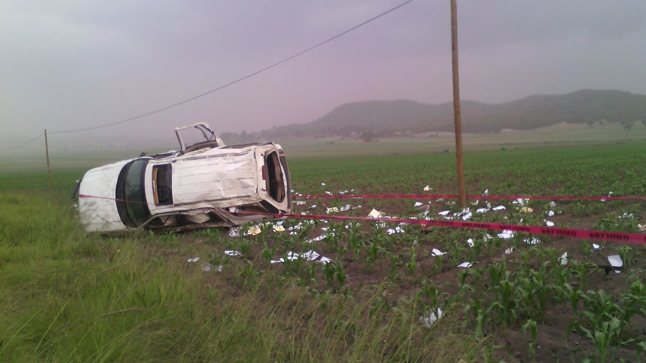 Un muerto y dos heridos por volcadura en carretera El Seco-Esperanza