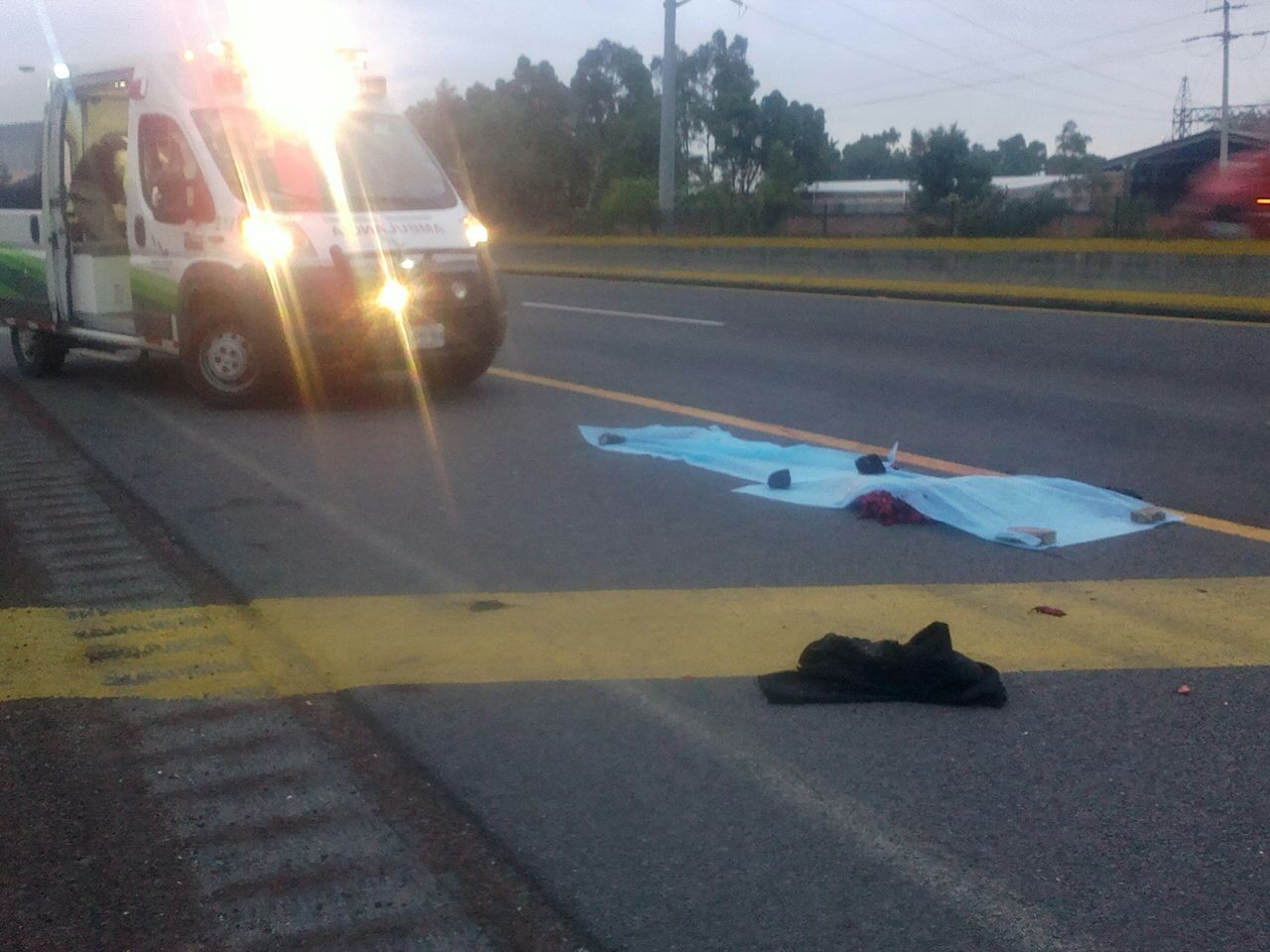 Hombre muere cuando intentaba cruzar la México-Puebla