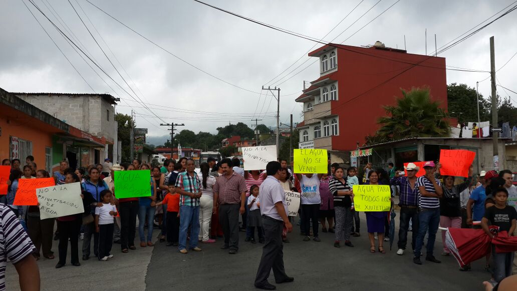Por anomalías en obra de agua, cerrarían carreteras en Xiutetelco