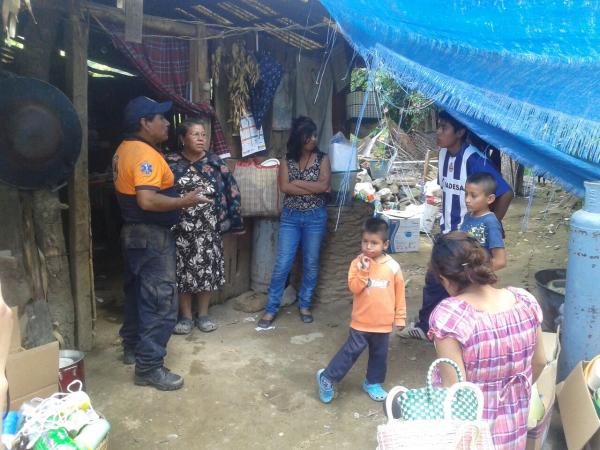 Deslaves ponen en riesgo a familias en Teziutlán y Huauchinango