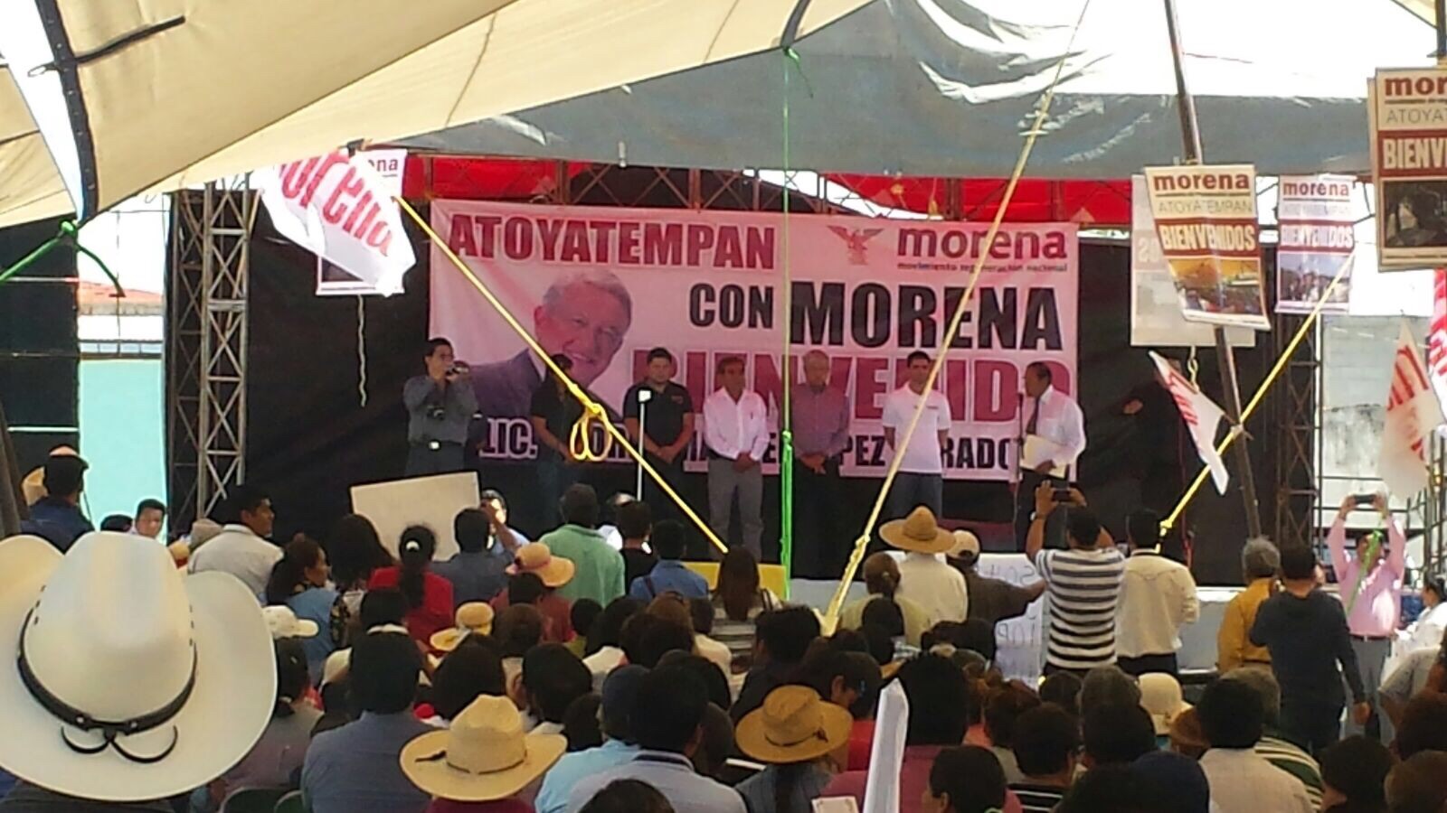 Cuestiona López Obrador represión y pobreza en Puebla