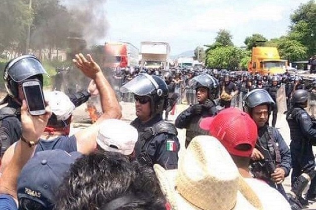 Participan 80 docentes de Puebla en bloqueos magisteriales en Oaxaca