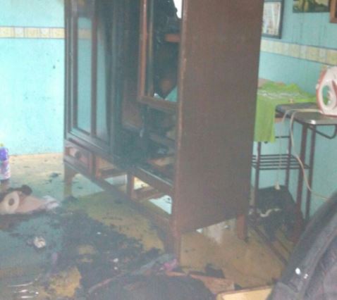 Ocasiona incendio en casa de Teziutlán por dejar encendida una colilla de cigarro