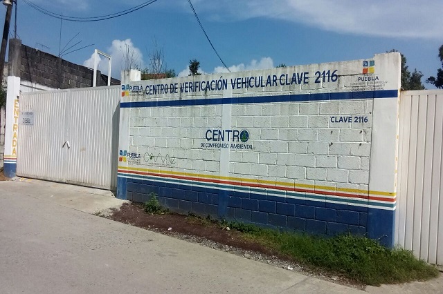 Sin funcionar centros de verificación de Puebla y no confirman reapertura