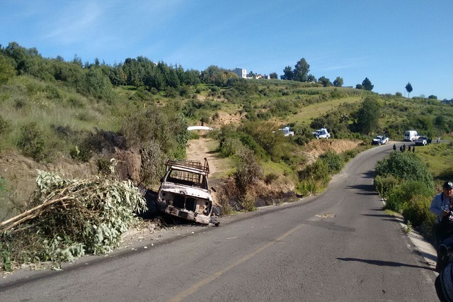 Pelea entre chupaductos deja un muerto y camioneta calcinada en Tlalancaleca