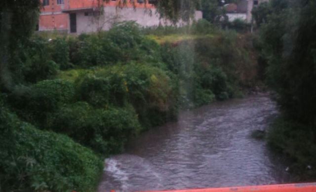 Estancamientos de hasta 40 centímetros por lluvia intensa en Texmelucan
