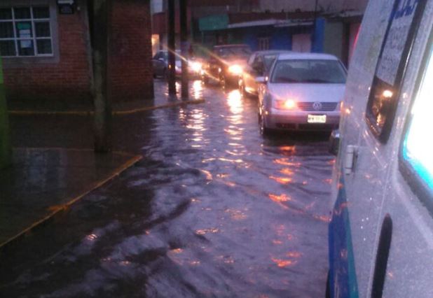 Estancamientos de hasta 40 centímetros por lluvia intensa en Texmelucan