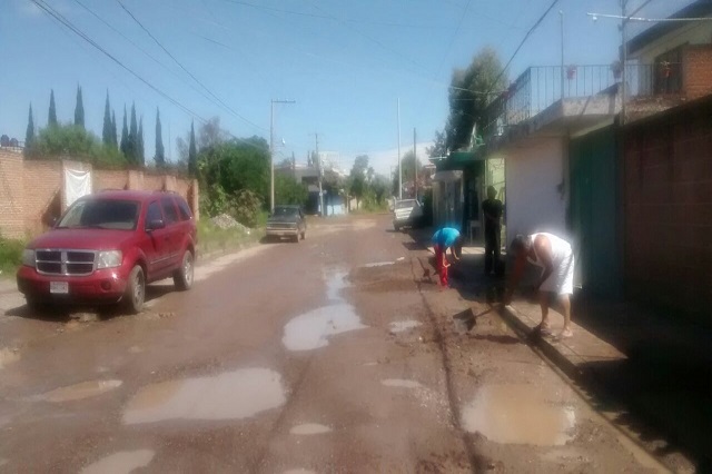Obras del segundo piso dañan calles en comunidad de Cuautlancingo