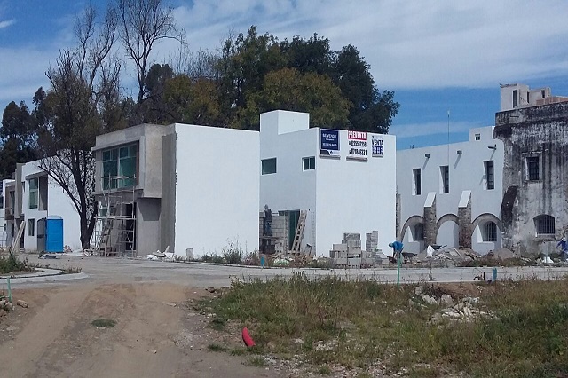 Clausuran construcciones en ex fábrica textil de San Pedro Cholula