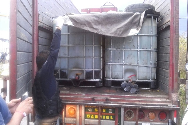 Aseguran en Huejotzingo a sujeto que trasportaba 4 mil litros de combustible robado