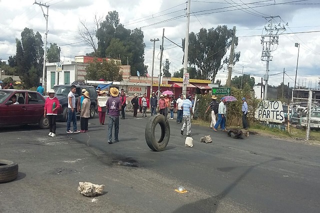 Cierran carretera por invasión de Antorcha Campesina en Juan C. Bonilla
