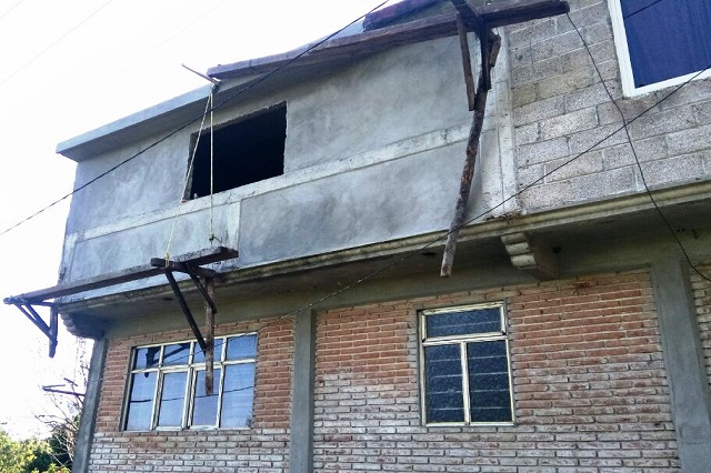 Hombre se electrocuta al dar mantenimiento a su casa en Huauchinango