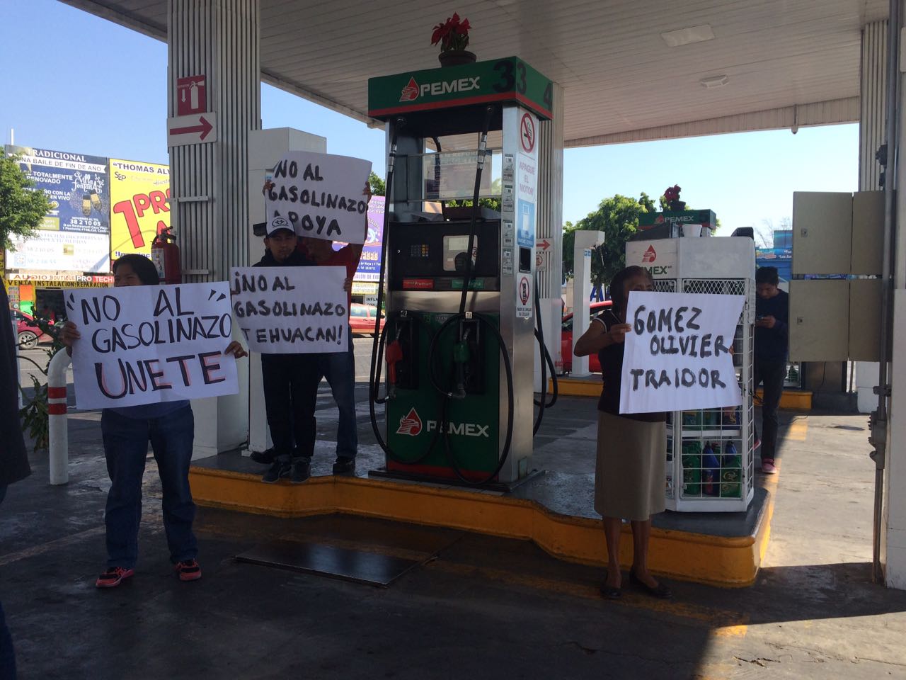 Siguen protestas por el precio del combustible en Tehuacán
